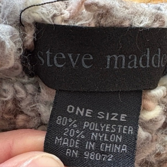 Bundle of Chunky Navy & Steve Madden Cream Boucle Mobius Infinity Scarves - Picture 7 of 7